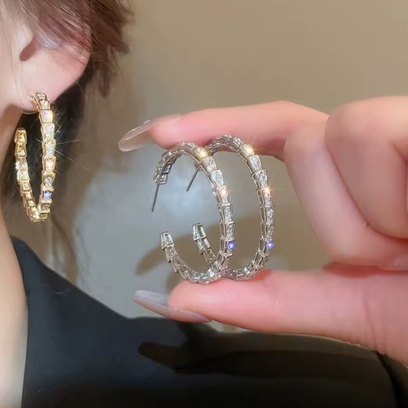 Serpenti Viper Gold Crystal Elegant Hoop Earrings - Picture 4 of 4